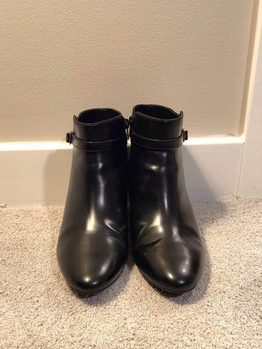 G.H. Bass "Colleen" black heeled booties (size 9M womens)